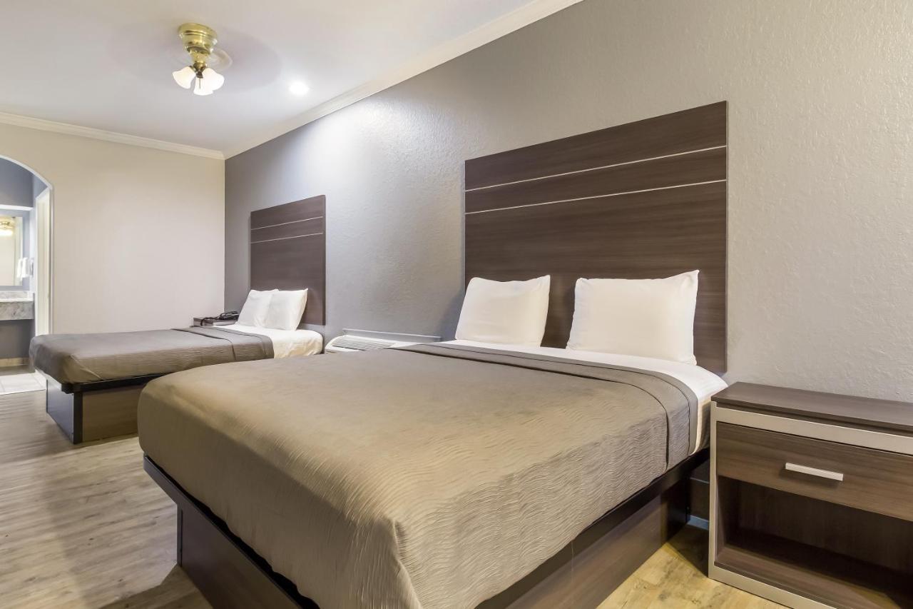 Americas Best Value Platinum Inn & Suites Houston Exterior photo