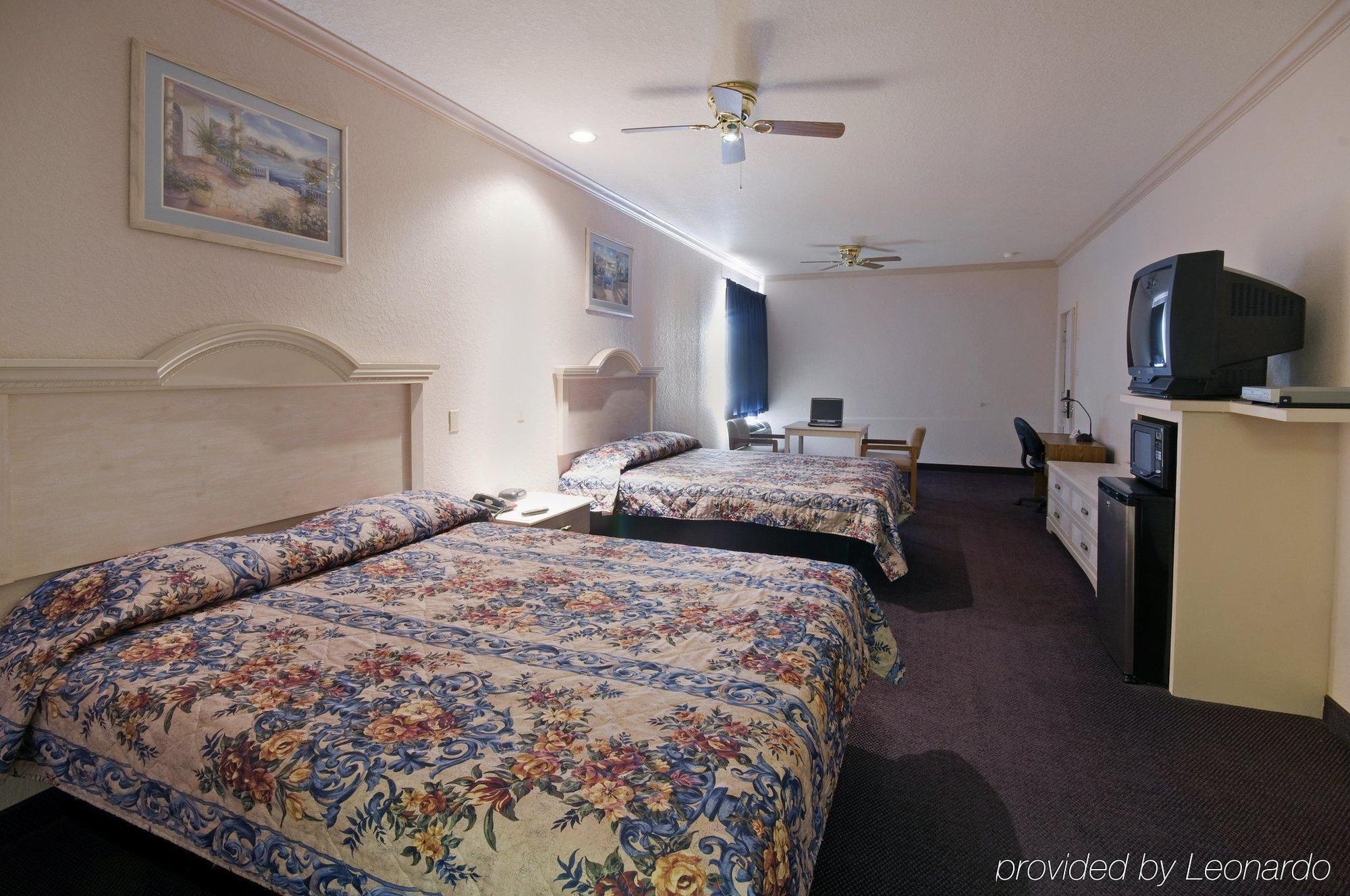 Americas Best Value Platinum Inn & Suites Houston Room photo